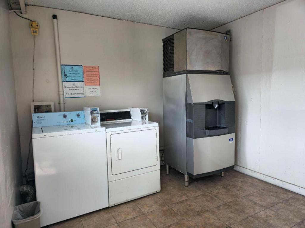 Americas Best Value Inn Elizabethtown Exterior foto